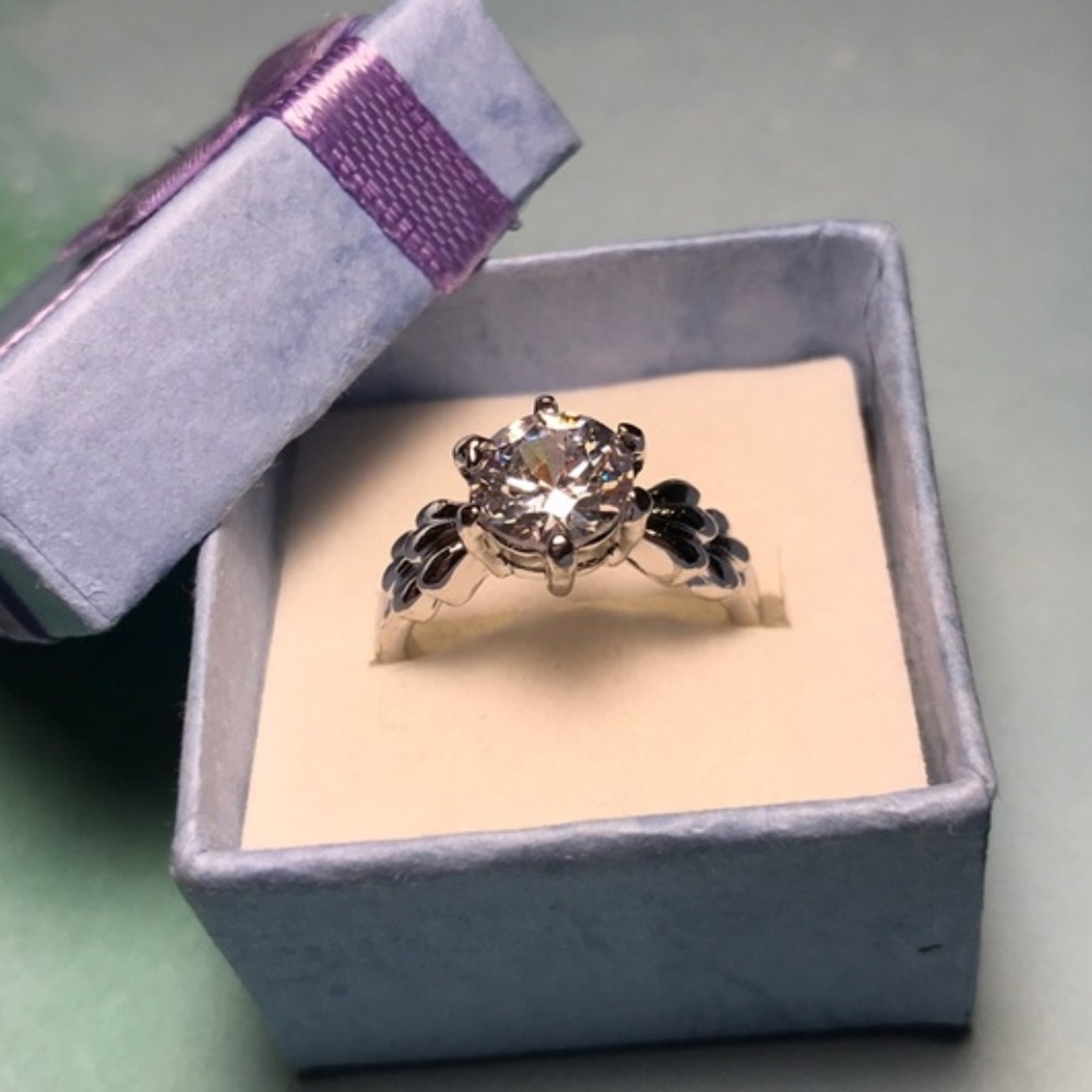 Silver Round Solitaire Promise Ring 7.5 - Picture 2 of 8